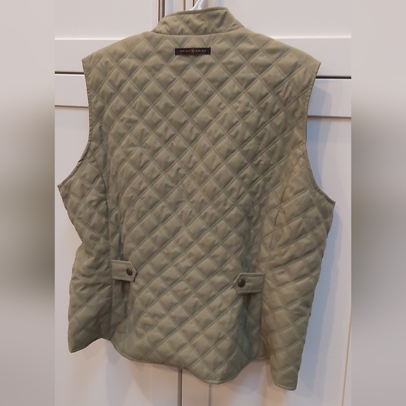 Ariat equestrian quilted vest - Picture 7 of 16